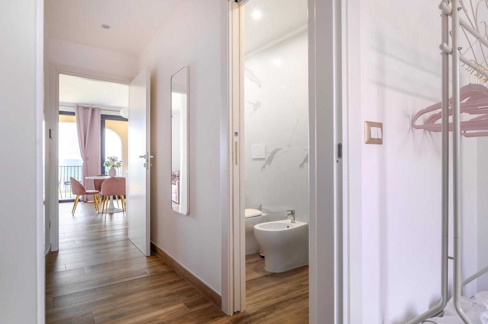 Casa Vacanze Maddalena - Palazzetto Sul Lago - Diamante Rosa Marta Eksteriør billede