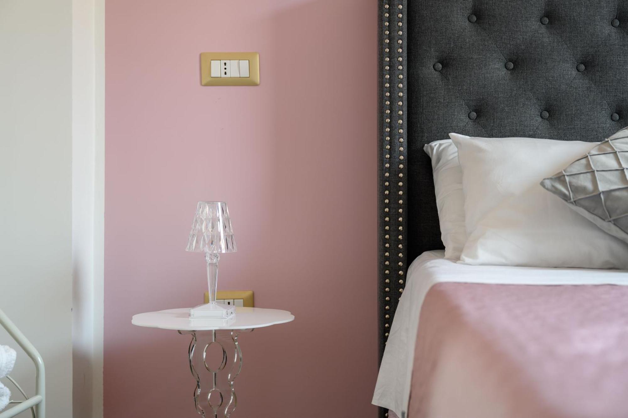 Casa Vacanze Maddalena - Palazzetto Sul Lago - Diamante Rosa Marta Eksteriør billede