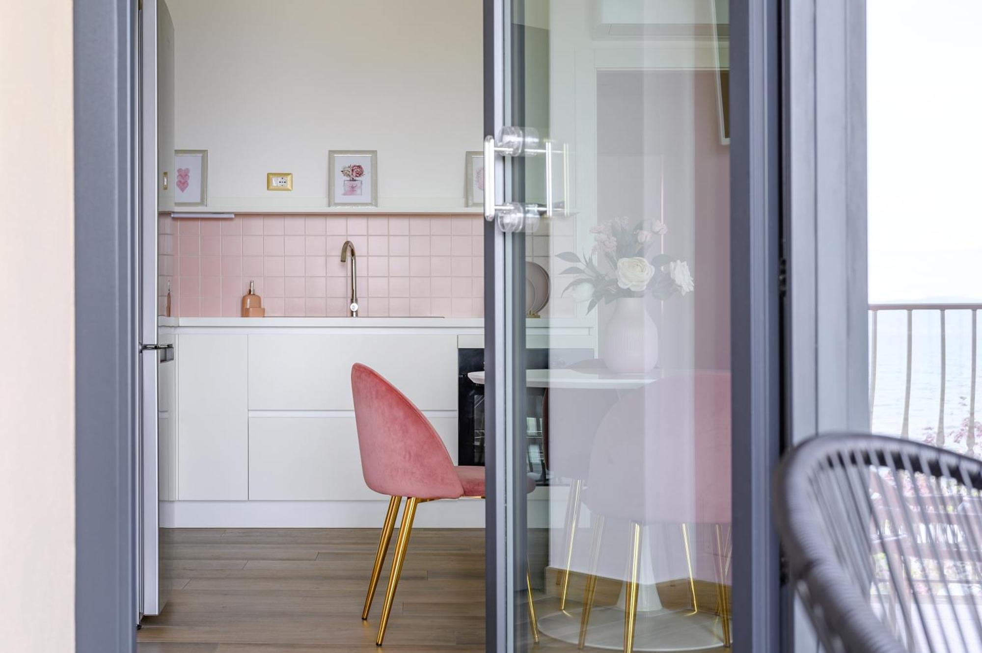 Casa Vacanze Maddalena - Palazzetto Sul Lago - Diamante Rosa Marta Eksteriør billede