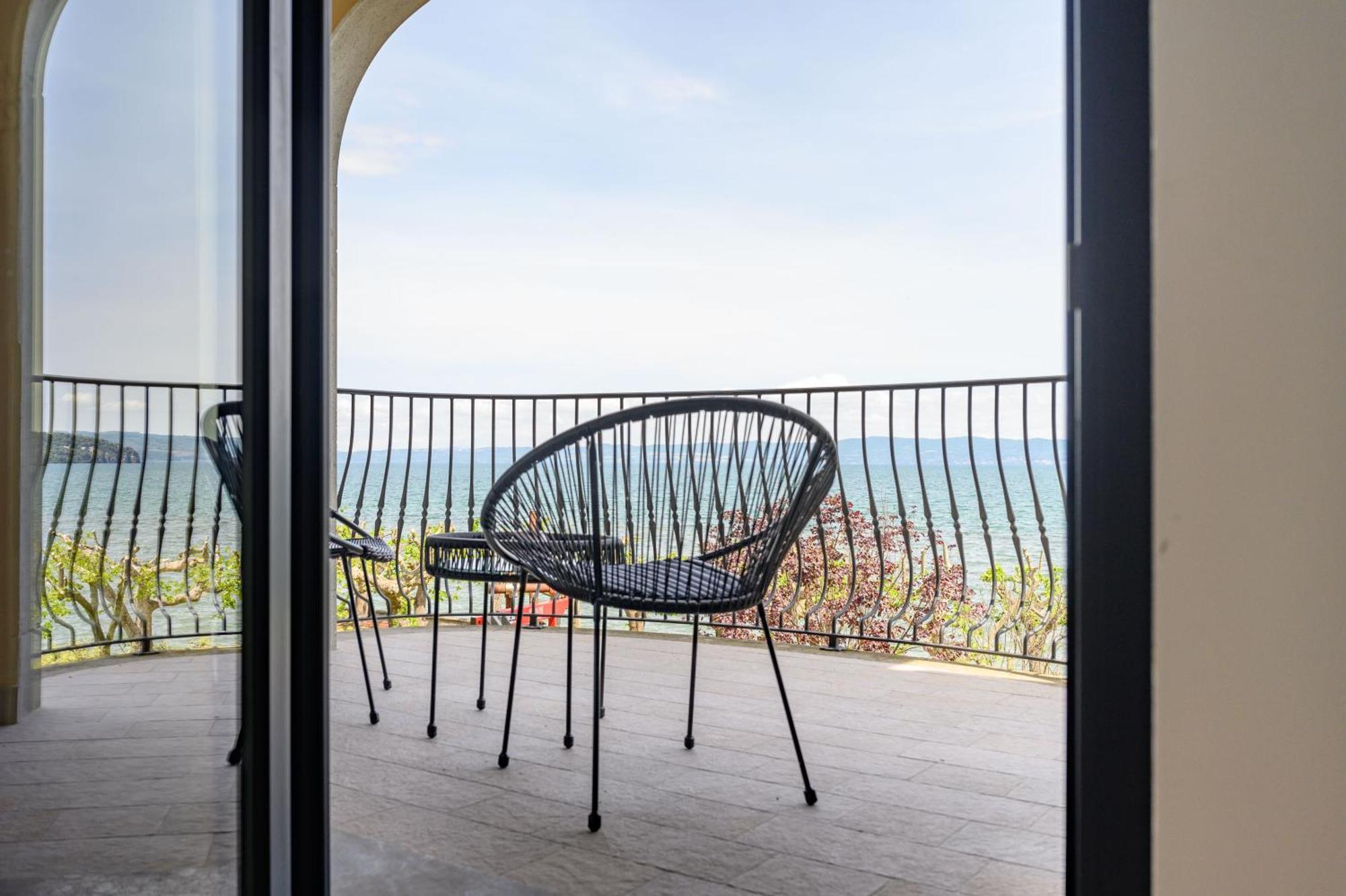 Casa Vacanze Maddalena - Palazzetto Sul Lago - Diamante Rosa Marta Eksteriør billede